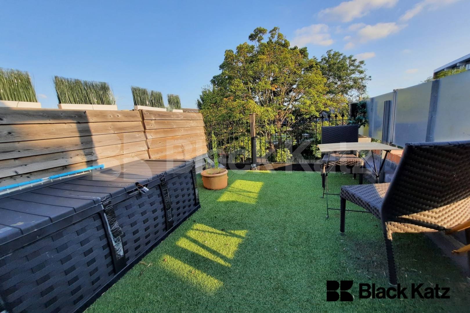 Modern Studio With Terrace & all Bills Included Lavender Hill , Clapham Junction 